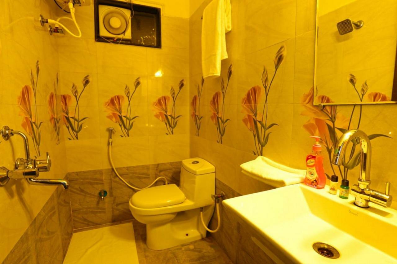 Hotel White Tulip-5 Mins From Airport With Swimming Pool Udaipur Exterior foto